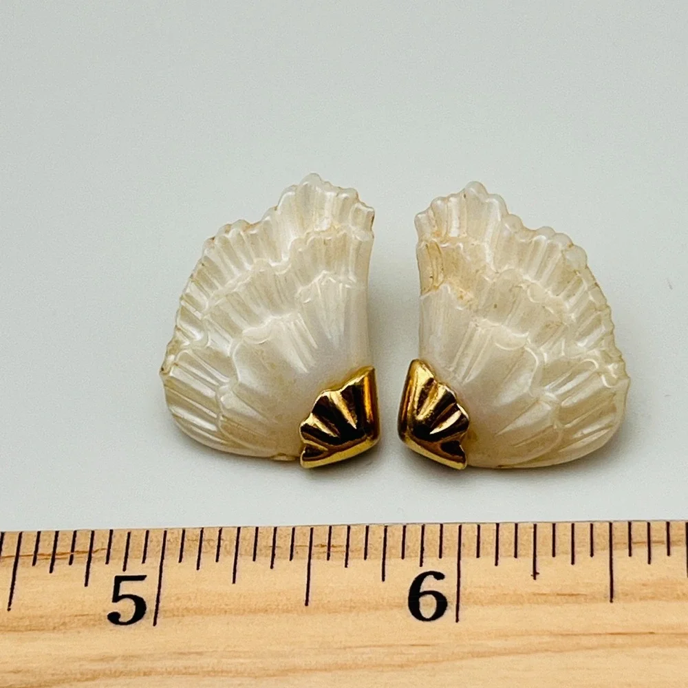 Vintage‎ Avon Fan Wave Earrings Pierced Faux Mother of Pearl Gold Highlights